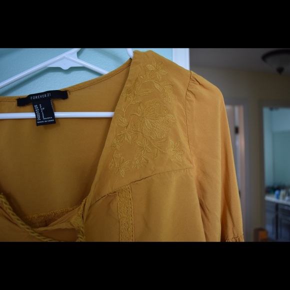 Forever 21 crop top - Picture 2 of 3